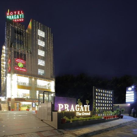 Hotel Pragati The Grand Ахмедабад Екстериор снимка