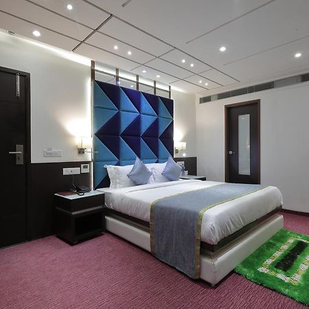 Hotel Pragati The Grand Ахмедабад Екстериор снимка