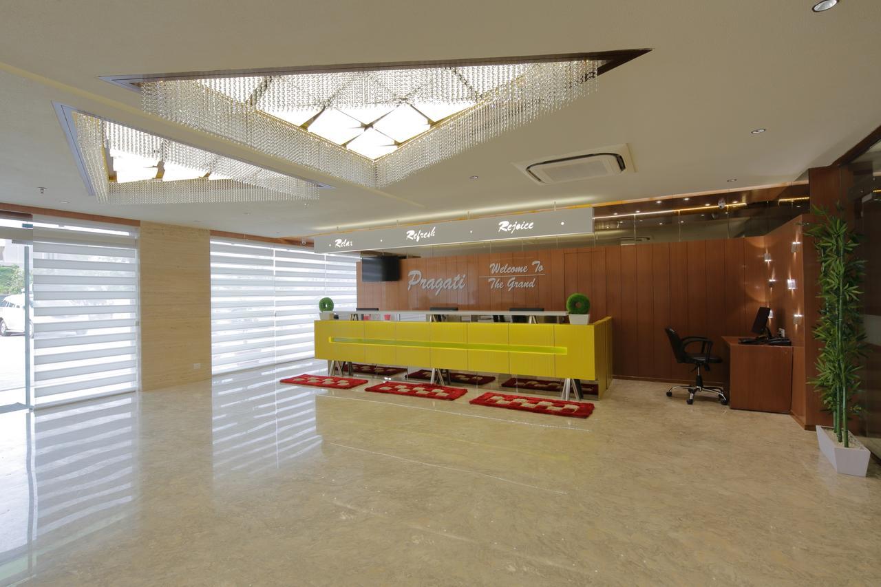 Hotel Pragati The Grand Ахмедабад Екстериор снимка