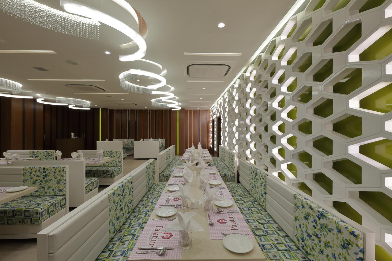 Hotel Pragati The Grand Ахмедабад Екстериор снимка