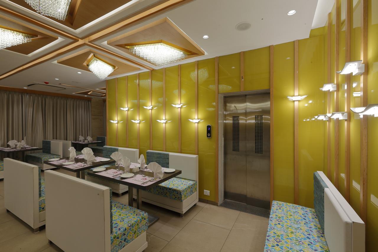 Hotel Pragati The Grand Ахмедабад Екстериор снимка