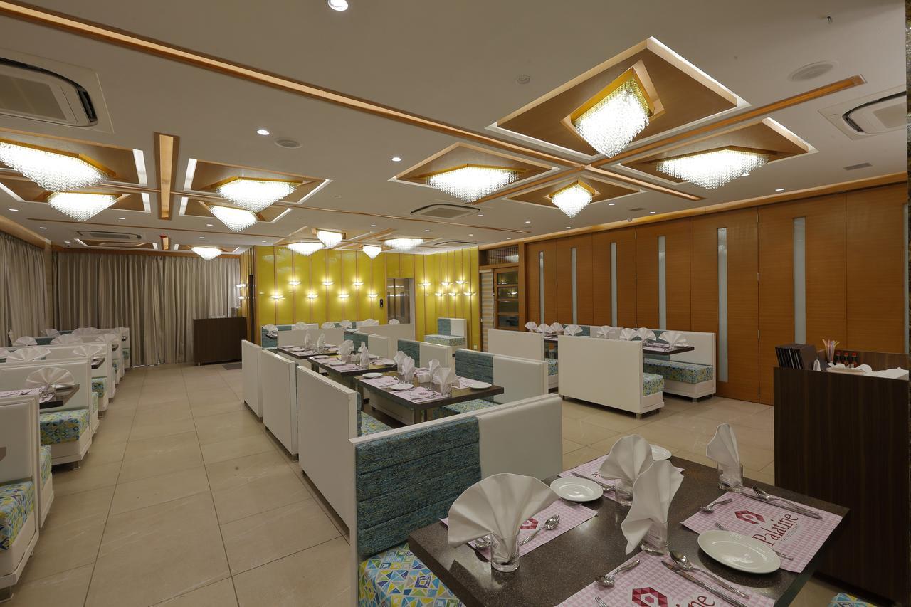 Hotel Pragati The Grand Ахмедабад Екстериор снимка