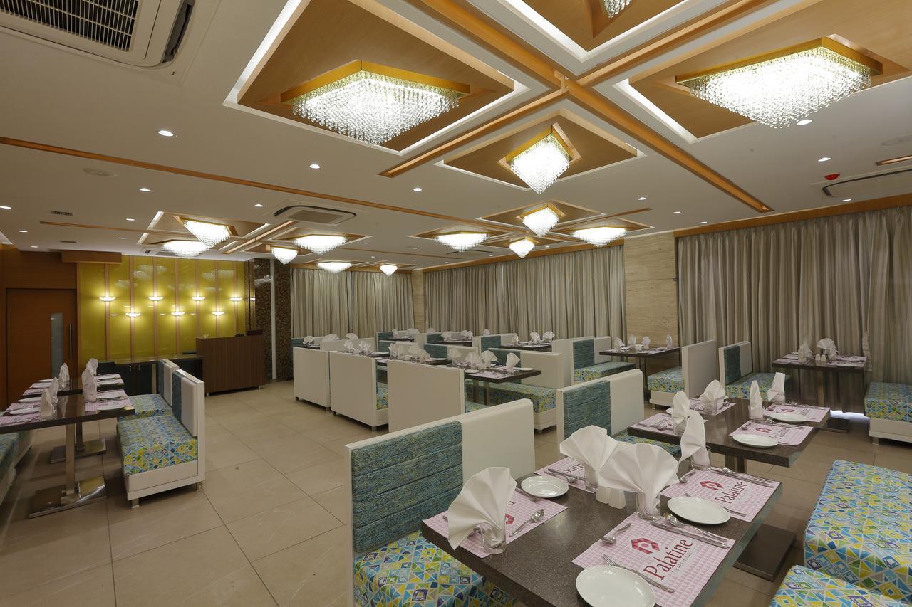 Hotel Pragati The Grand Ахмедабад Екстериор снимка