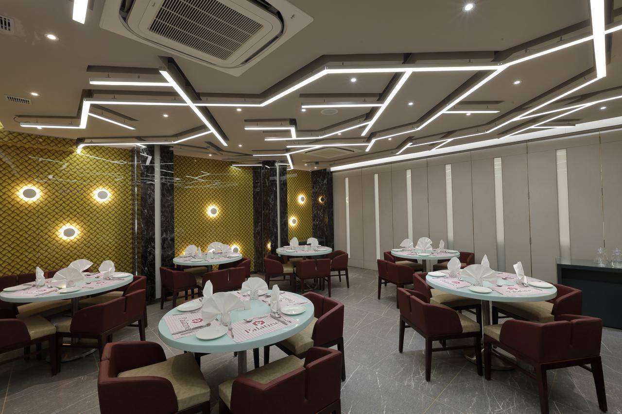 Hotel Pragati The Grand Ахмедабад Екстериор снимка