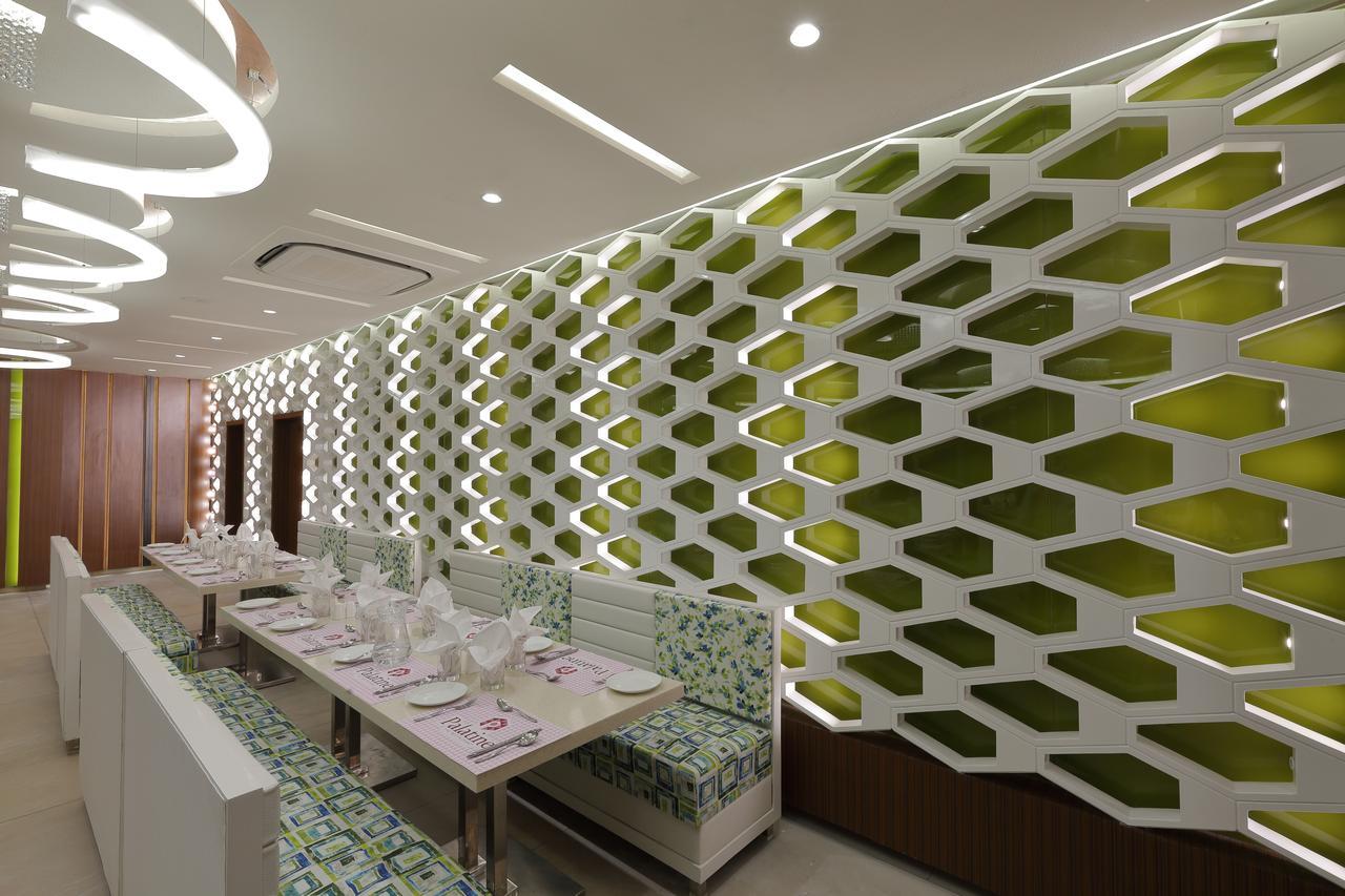 Hotel Pragati The Grand Ахмедабад Екстериор снимка