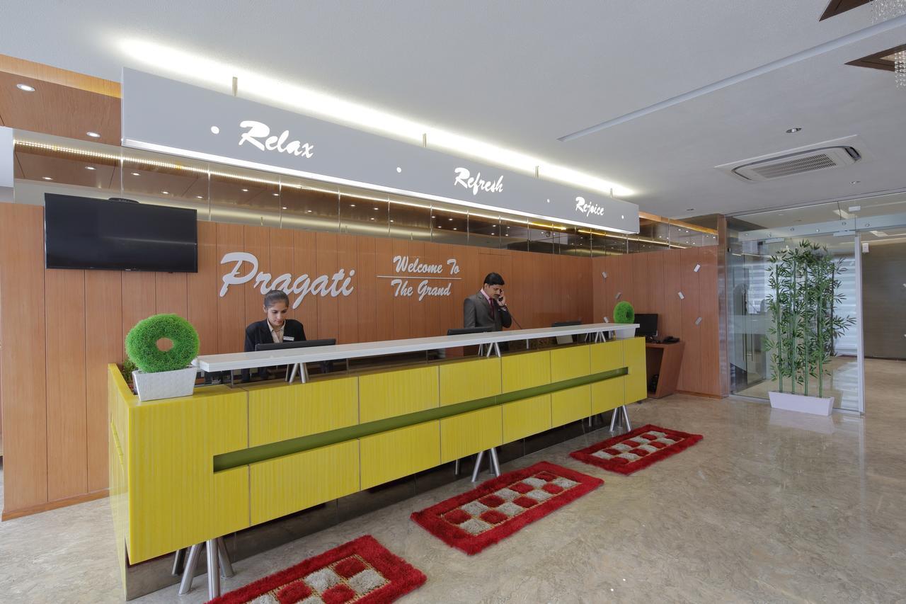 Hotel Pragati The Grand Ахмедабад Екстериор снимка