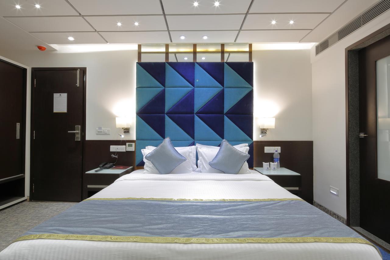 Hotel Pragati The Grand Ахмедабад Екстериор снимка