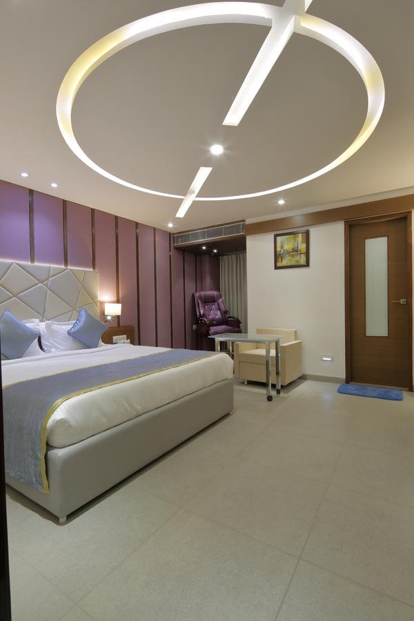 Hotel Pragati The Grand Ахмедабад Екстериор снимка